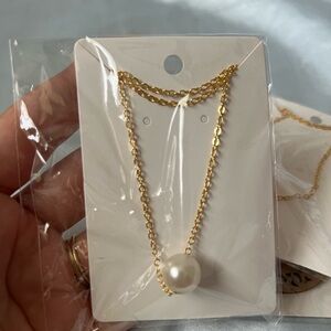 white pearl necklace